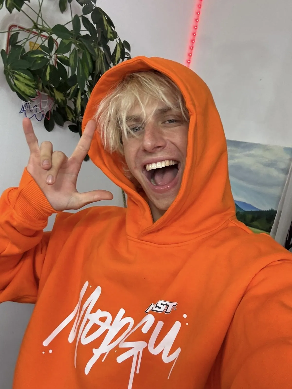 MOPSU UNIQUE HOODIE